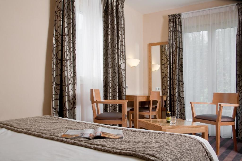 Auberge Du Moulin Marin Lapalisse Szoba fotó